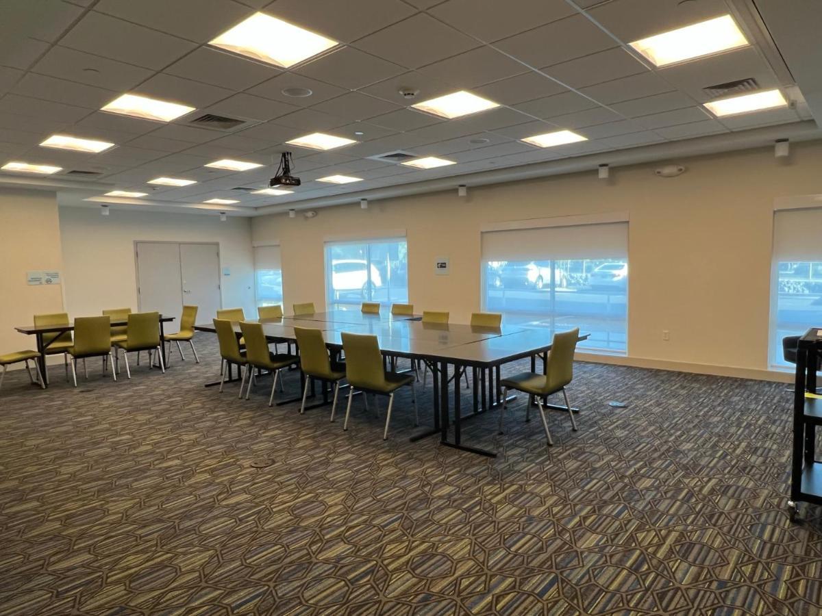 Holiday Inn Express & Suites - Ukiah By Ihg エクステリア 写真