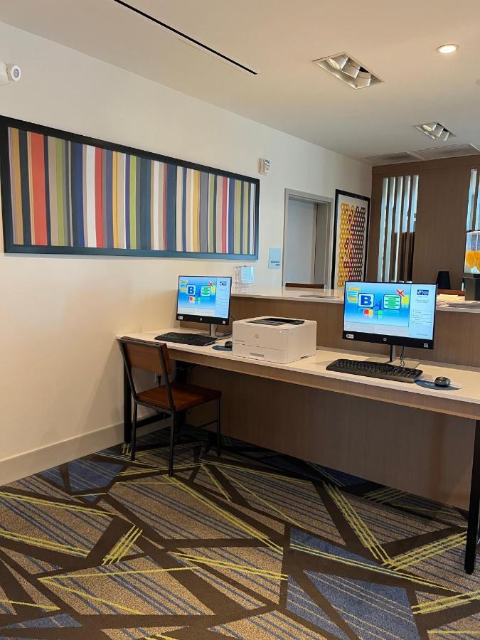 Holiday Inn Express & Suites - Ukiah By Ihg エクステリア 写真