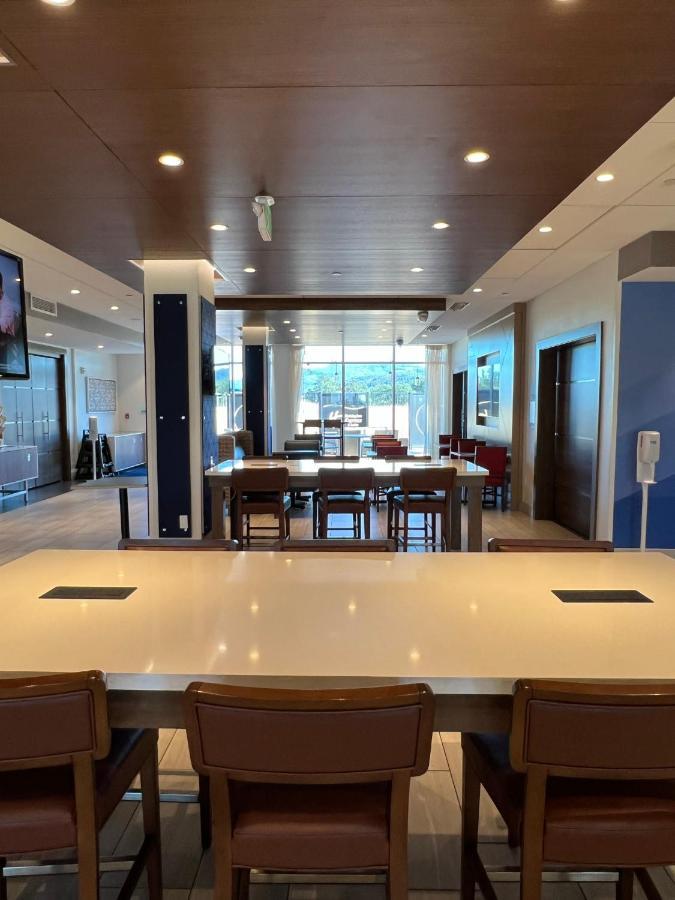 Holiday Inn Express & Suites - Ukiah By Ihg エクステリア 写真