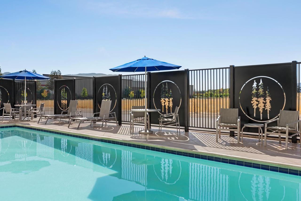 Holiday Inn Express & Suites - Ukiah By Ihg エクステリア 写真